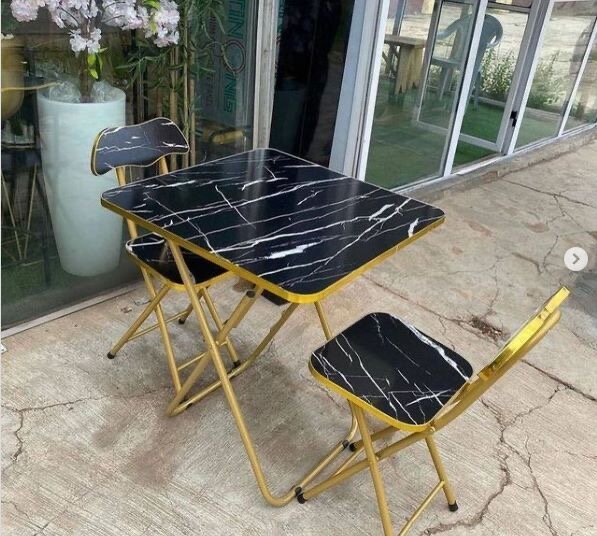 Ensemble Table et Chaises Pliantes