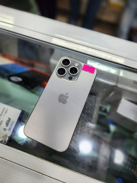 iPhone 15 pro 128giga