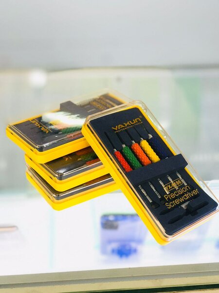 Phone screw driver