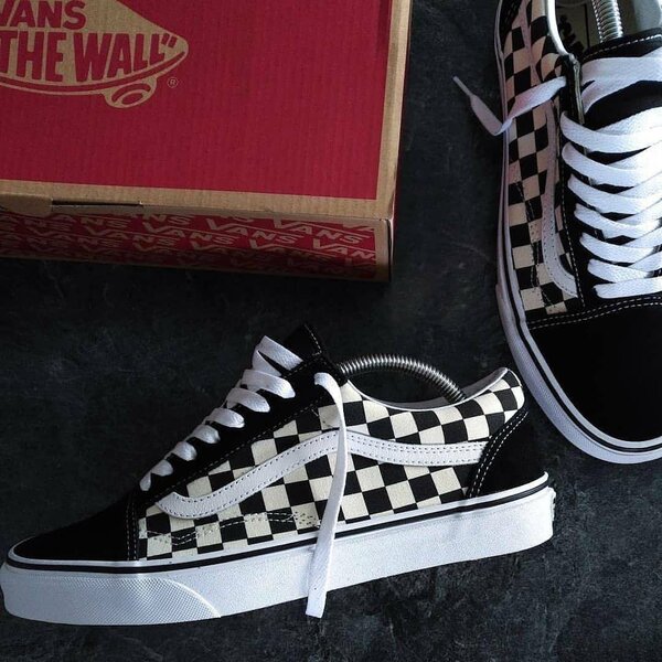 Vans (checkered)black and white
