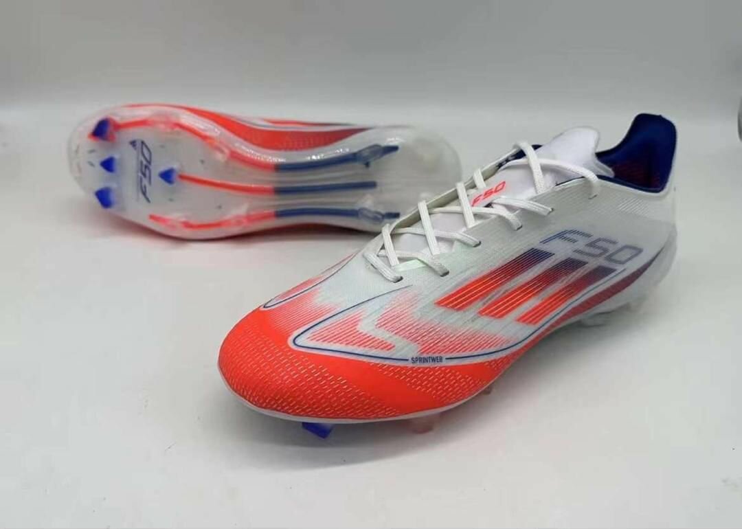 Crampons paire de margue adidas f50
