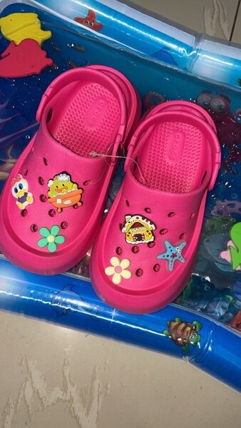 Sabots enfant roses