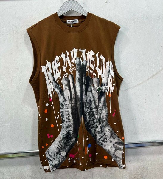 Sleeveless tees
