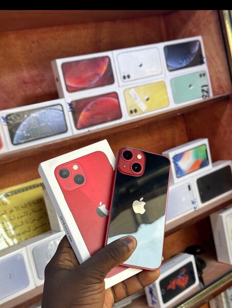 iPhone 13 rouge 128 Go neuf