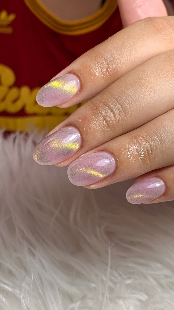 Cat eye nails