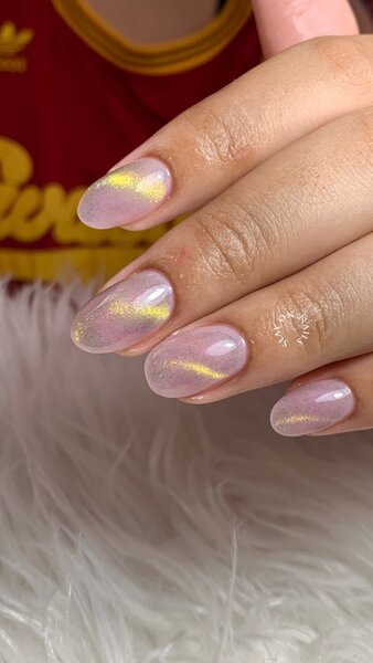 Cat eye nails