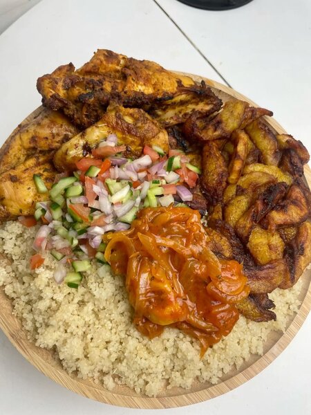 Assiette de Poulet Grillé Exotique