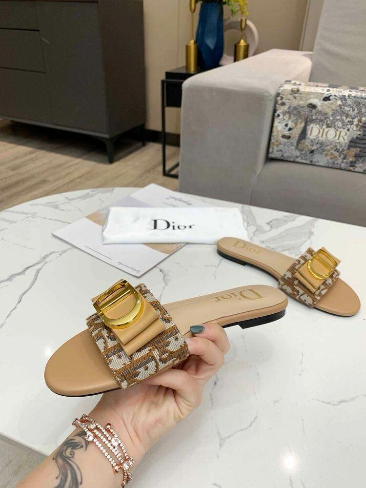 Ladies slippers