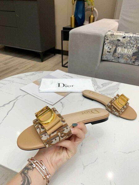 Ladies slippers