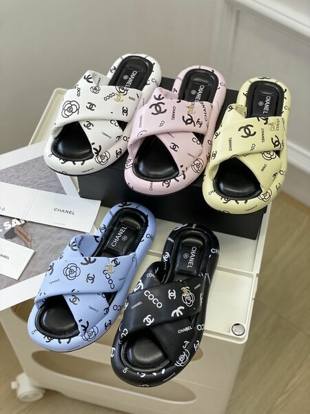 Lady flip flops