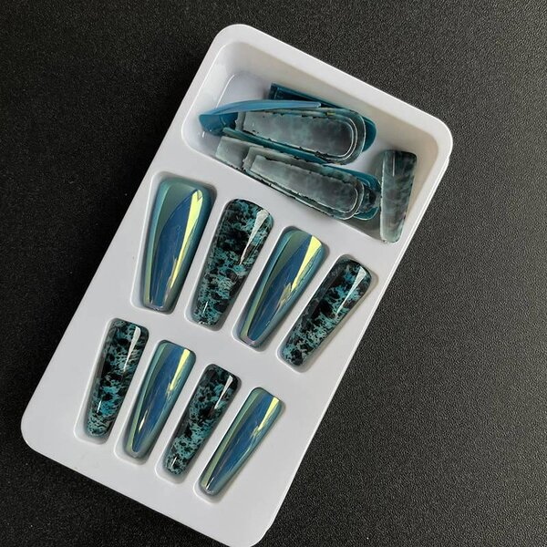 Faux ongle magnétique
