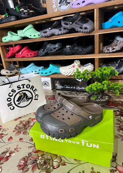 Sandales Crocs confort brunes