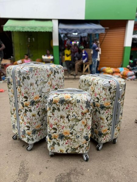 Ensemble de valises à motifs floraux