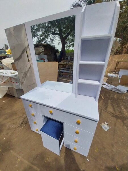 Dressing mirror
