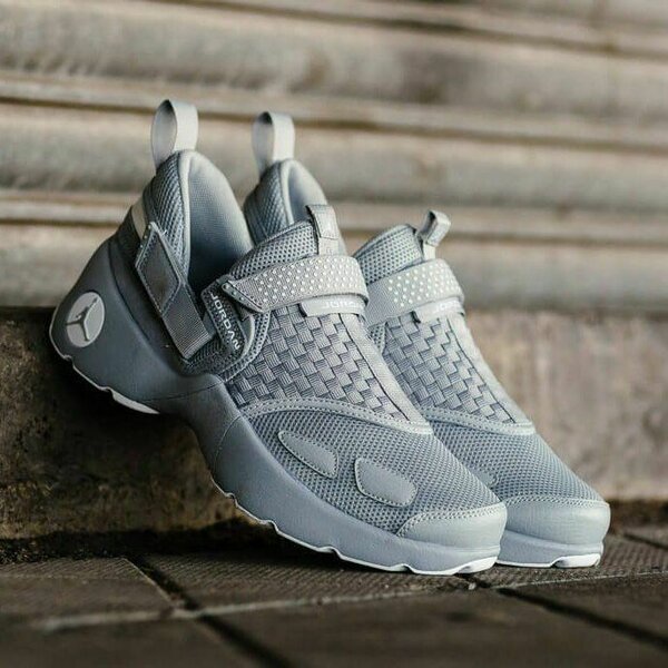 AIR JORDAN TRUNNER
