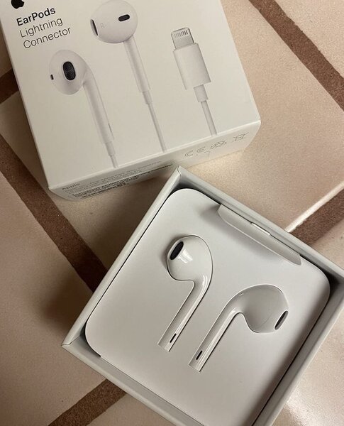 Lightning earphones