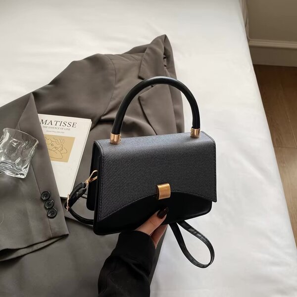 Sac à main élégant en cuir noir