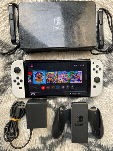 LES NINTENDO SWITCH OLED TRÈS PROPRES DÉJÀ CRAQUER +20 JEUX