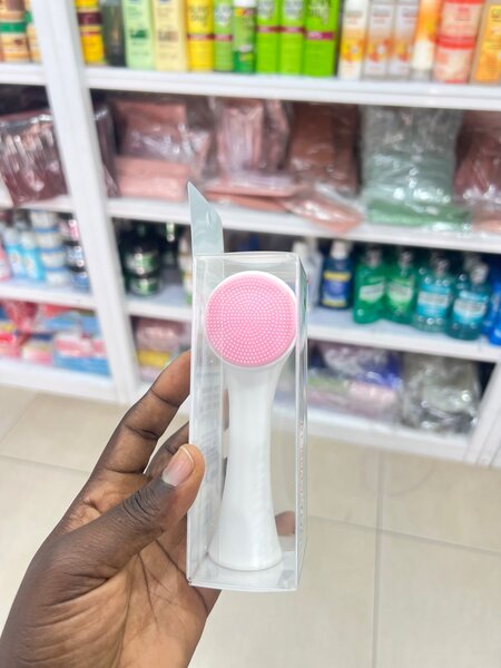 Face brush