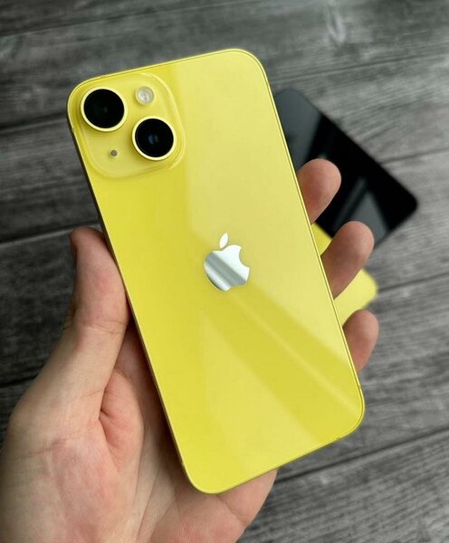 iPhone 15 - Rouges et Jaunes