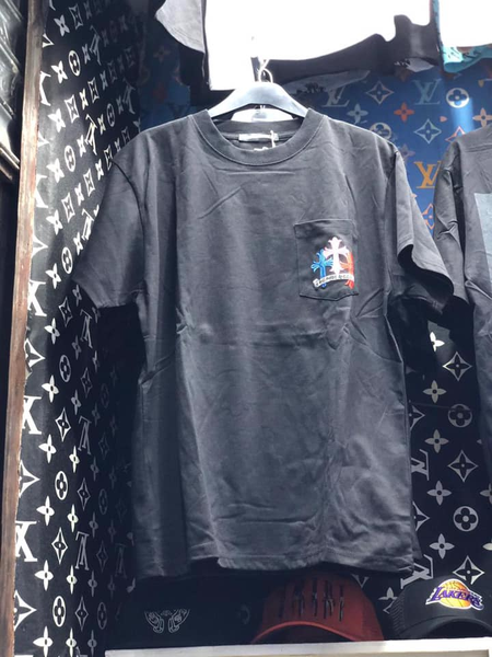 T-shirt black