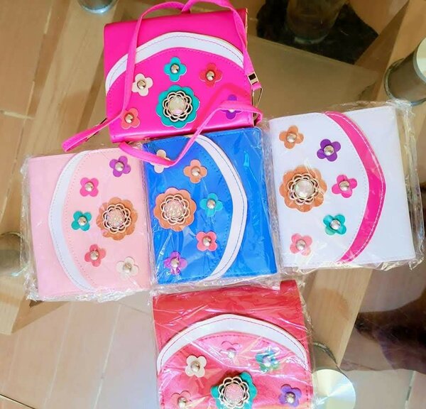 Pochettes florales colorées