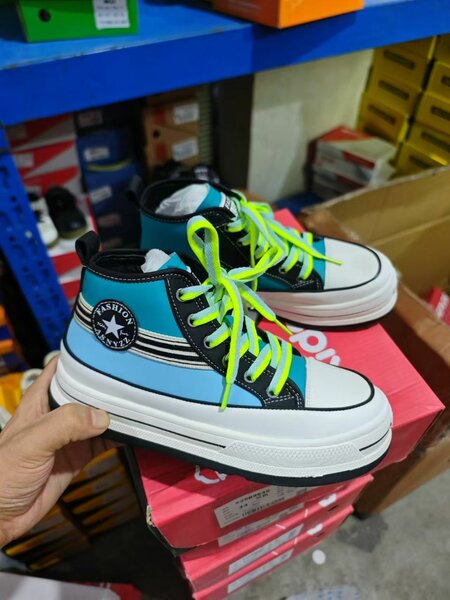 Boys trainers