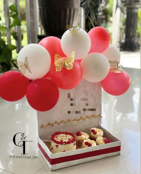 Cake hamper