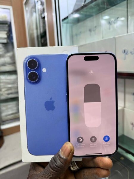 iPhone 16 simple 128giga avec le carton