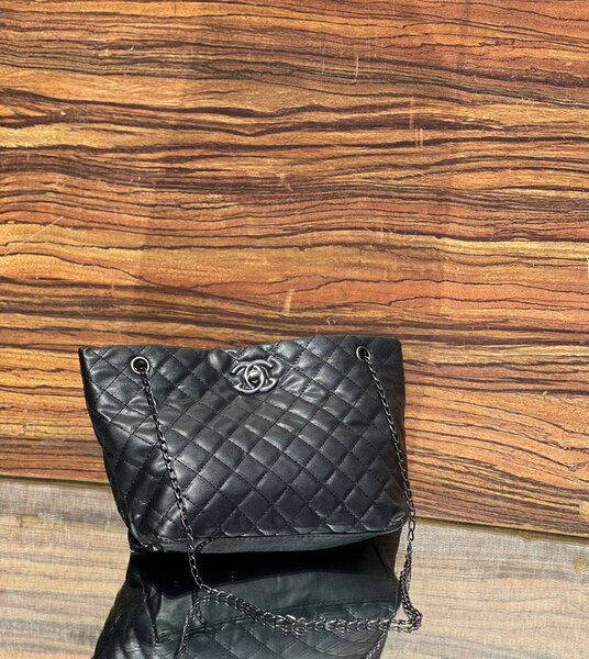 Ladies hand bag