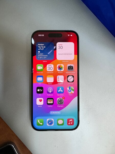 iPhone 15 simple 