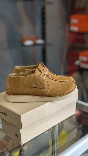 Cracks shoe