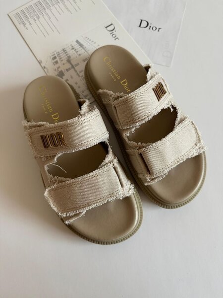 Ladies sandals