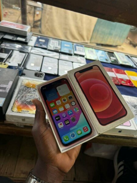 iPhone 12 mini 64 giga tout passe 145.000