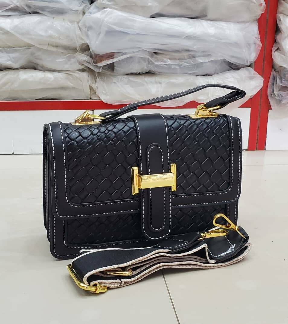 Medium hand bags