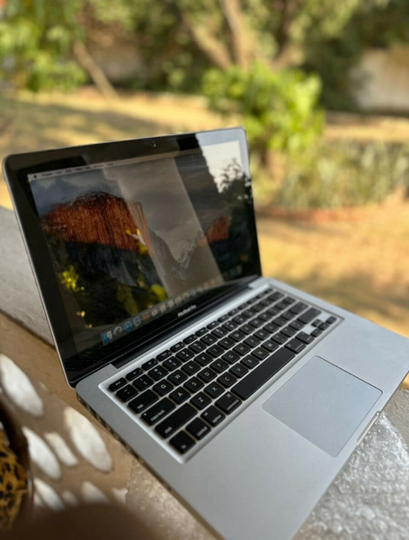 MacBook Pro (2012) 4gb Ram & 500gb Hard drive 13 inches Inte
