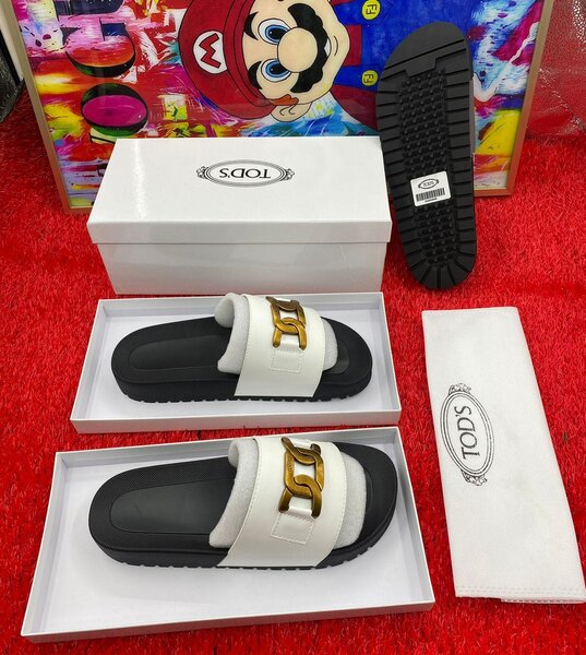 Unisex slides
