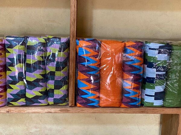 Weaving Kente