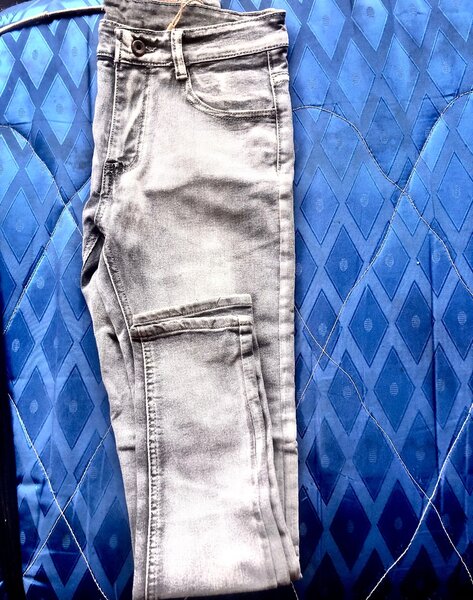Jeans délavés homme modernes