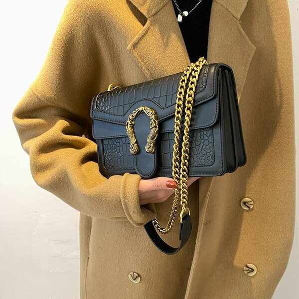 Stylish women's bag black