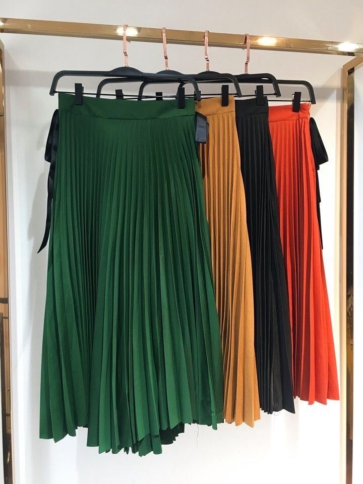 Satin pleated skirt
