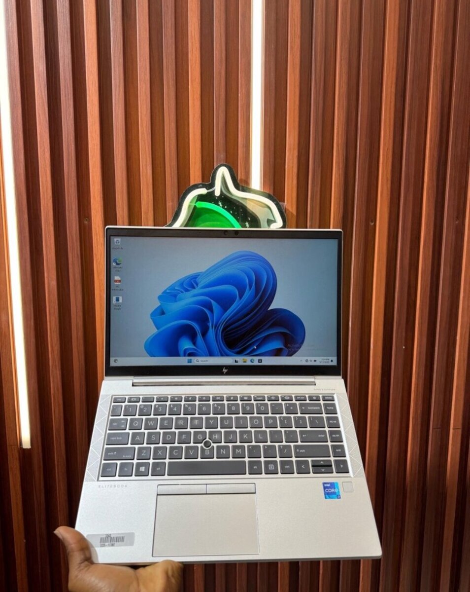 HP ELITEBOOK 830 G8