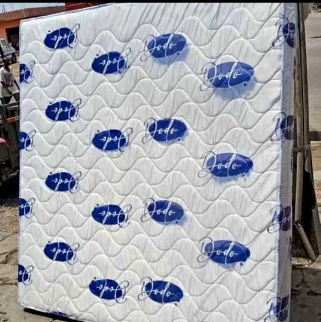Matelas orthopédique brodé