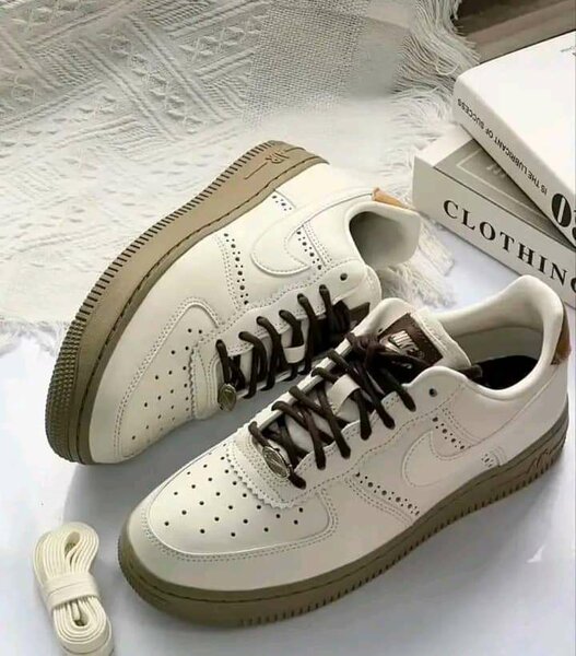SNEAKER