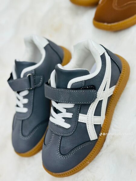 Boys shoes