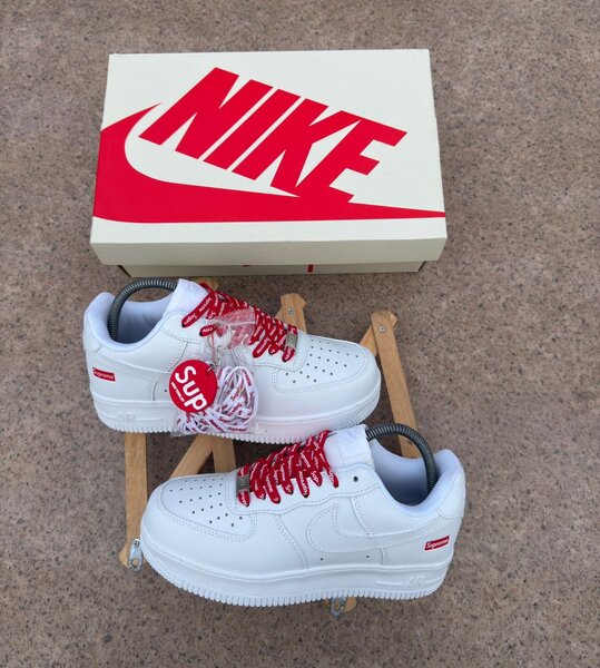 Nike Air Force 1 x Supreme
