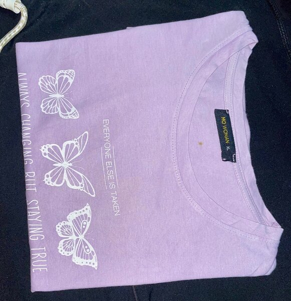 T-shirt papillon lilas femme