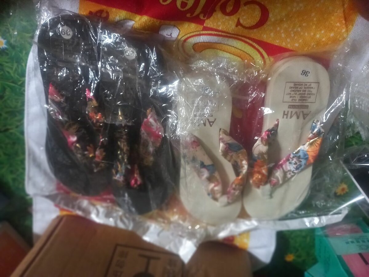 Ladies slippers