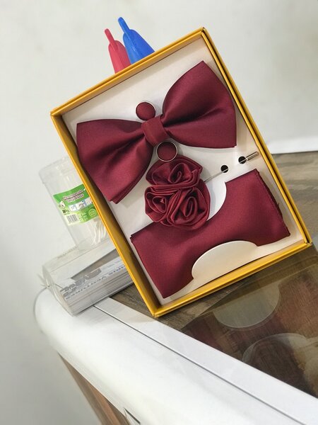 Bow tie