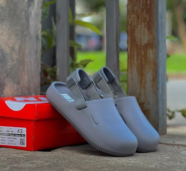 Nike calm slides